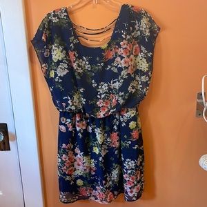 Women City Triangle Dress Size XL